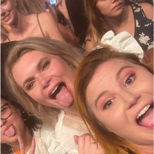 Meet your Posher, Ashley